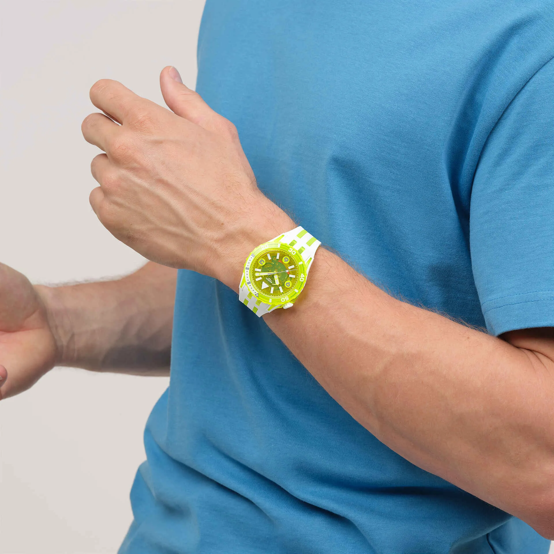 Swatch SSCU09J100 Unisex Kol Saati 5 Swatch SSCU09J100 Unisex Kol Saati - Görsel 3